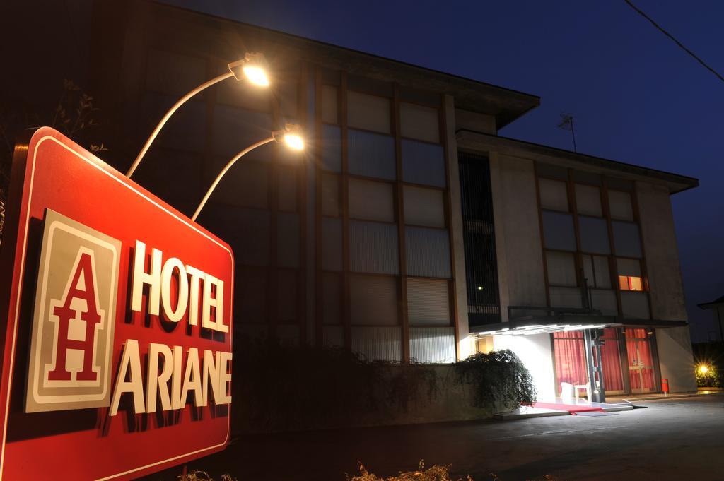 Hotel Ariane Тиене Екстериор снимка