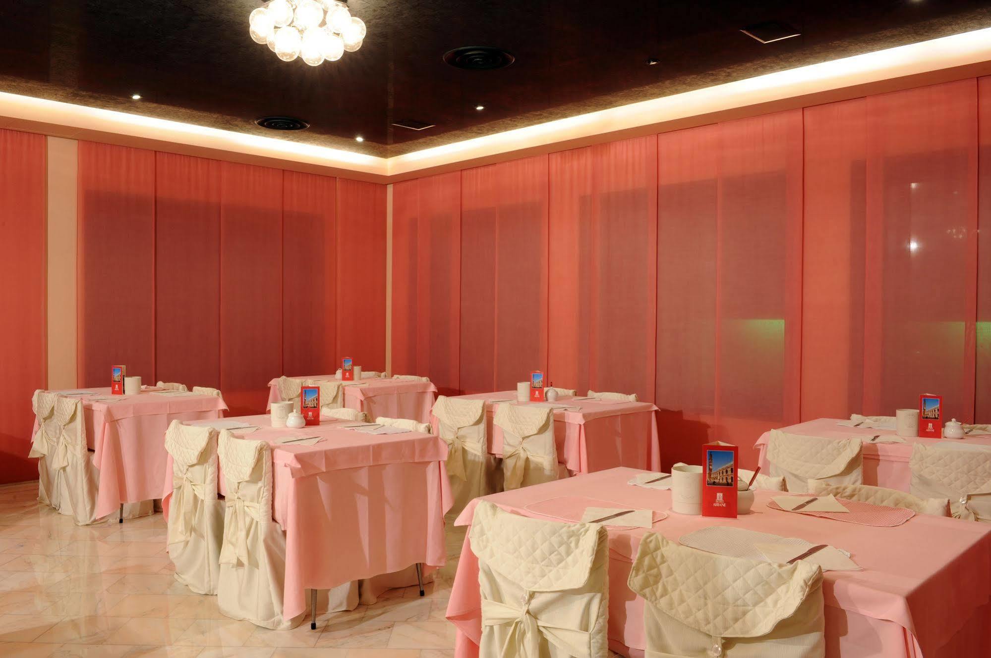 Hotel Ariane Тиене Екстериор снимка