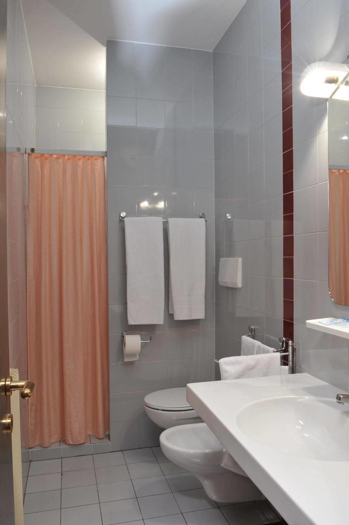Hotel Ariane Тиене Екстериор снимка