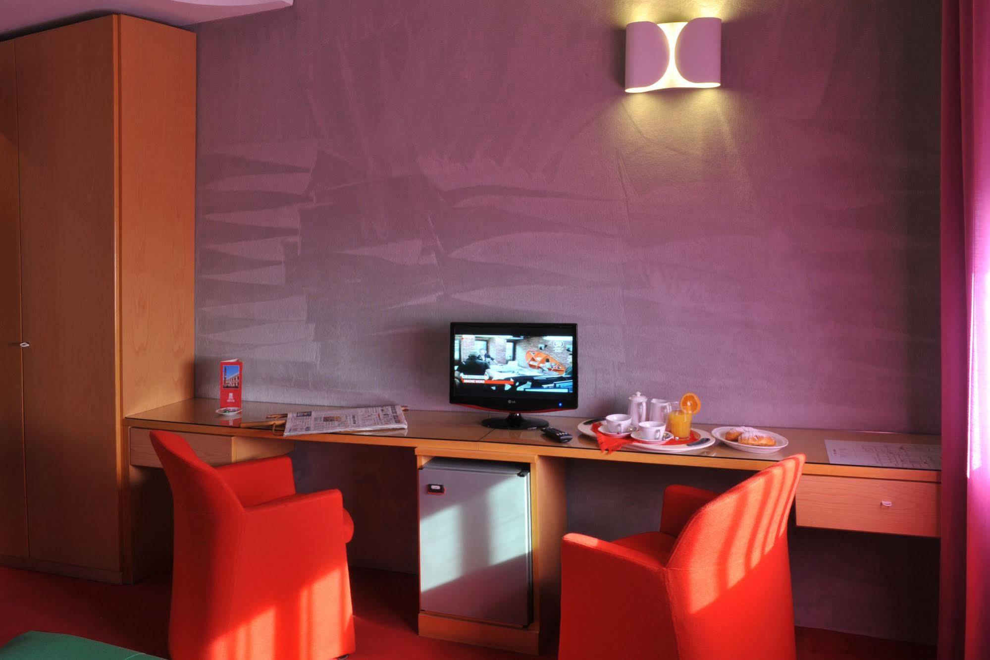 Hotel Ariane Тиене Екстериор снимка