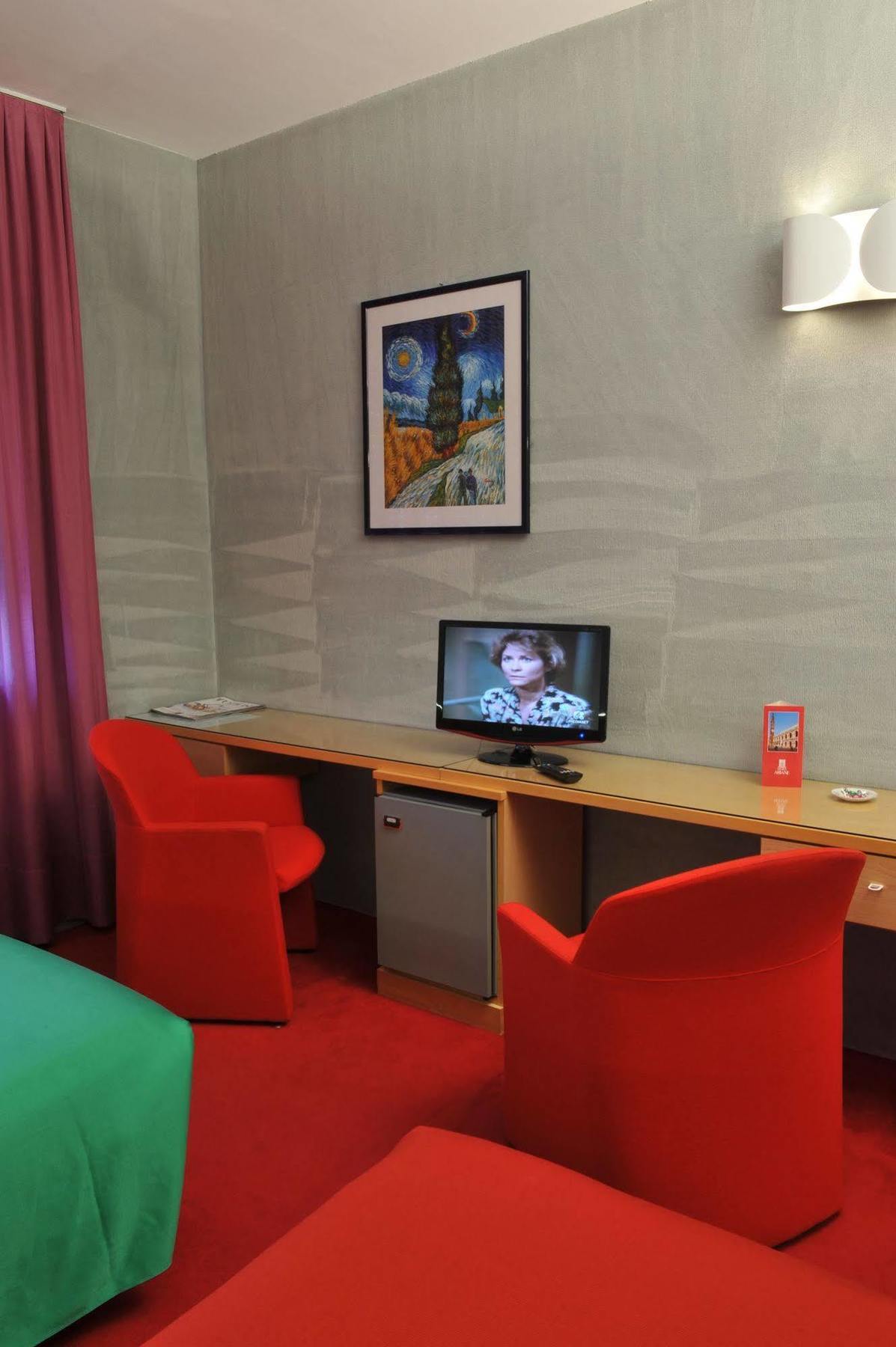 Hotel Ariane Тиене Екстериор снимка