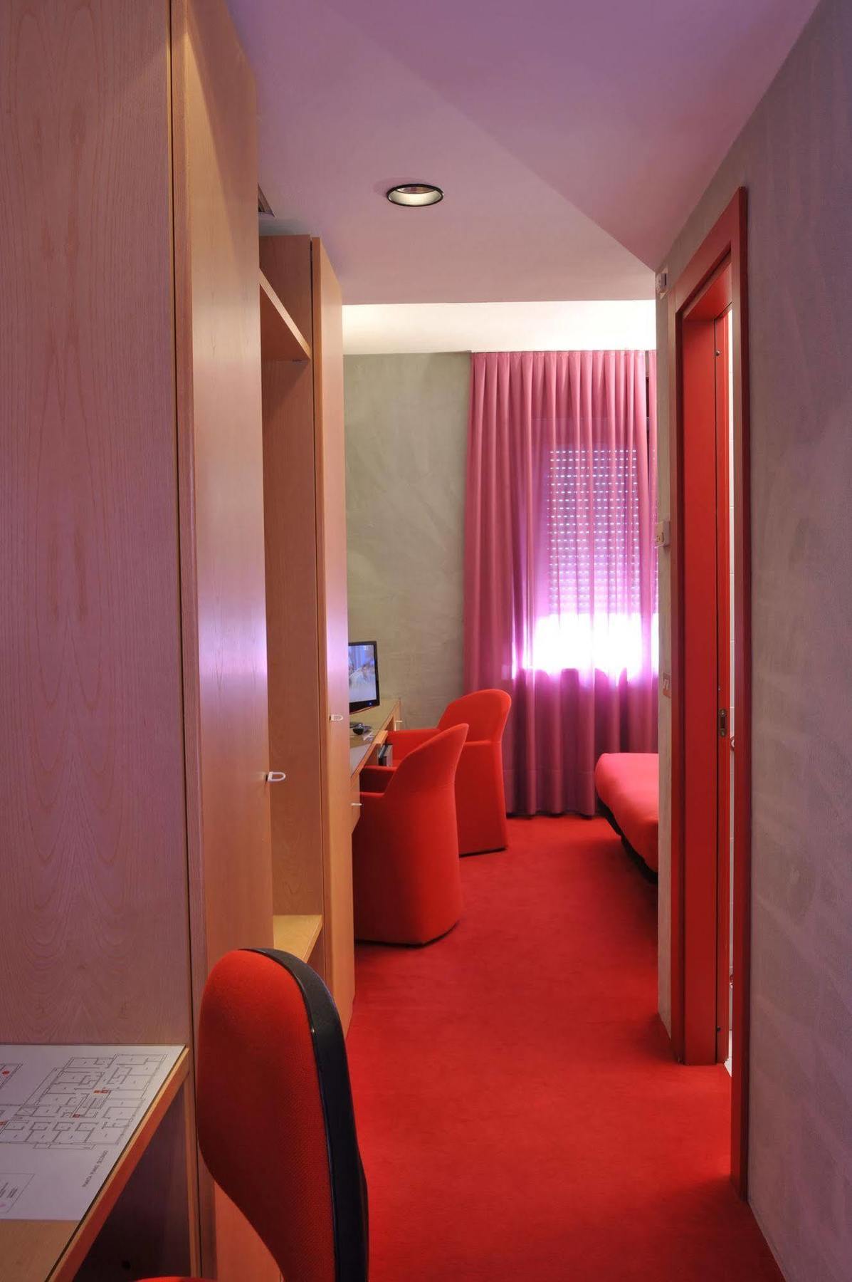 Hotel Ariane Тиене Екстериор снимка