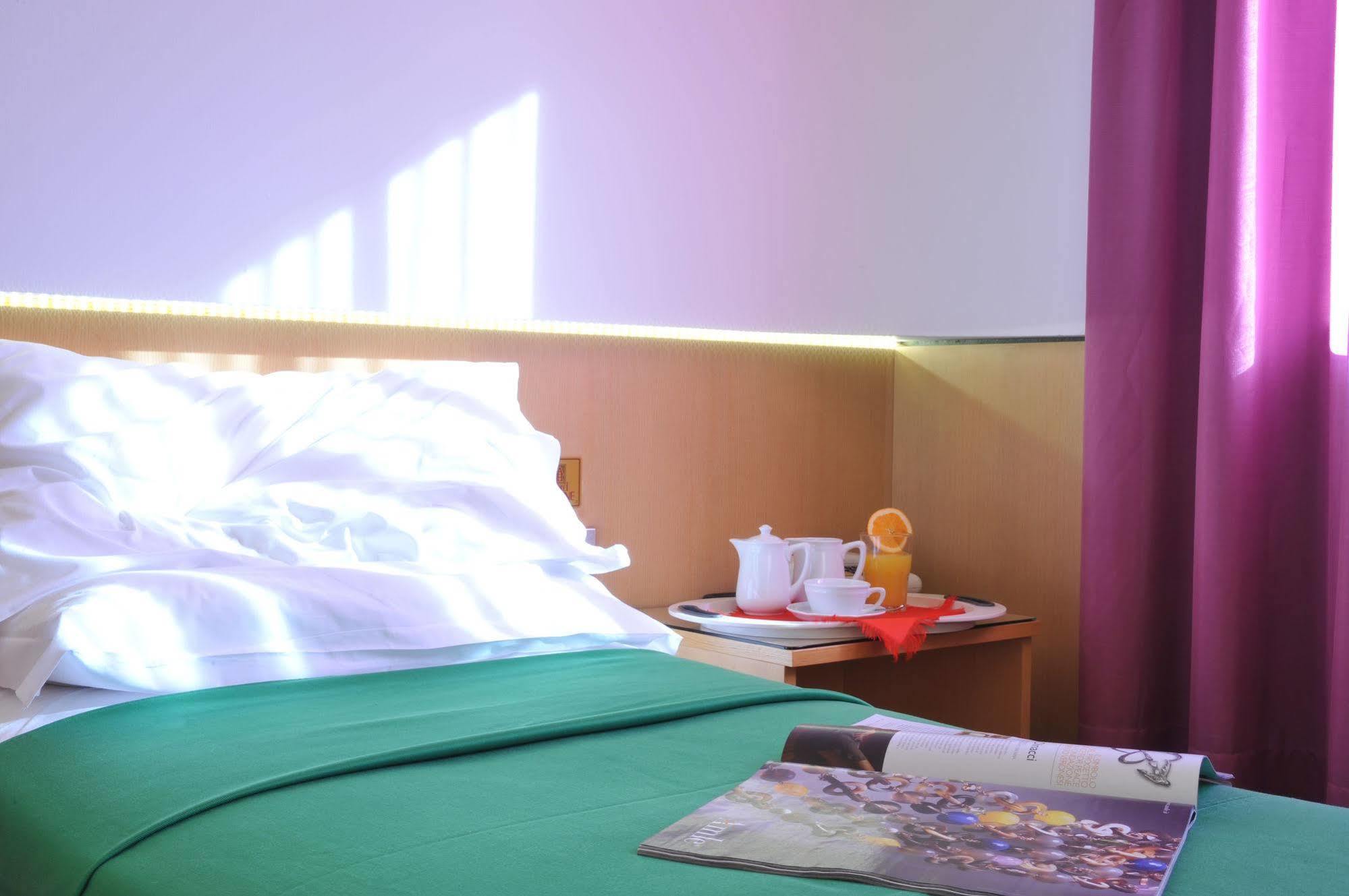 Hotel Ariane Тиене Екстериор снимка