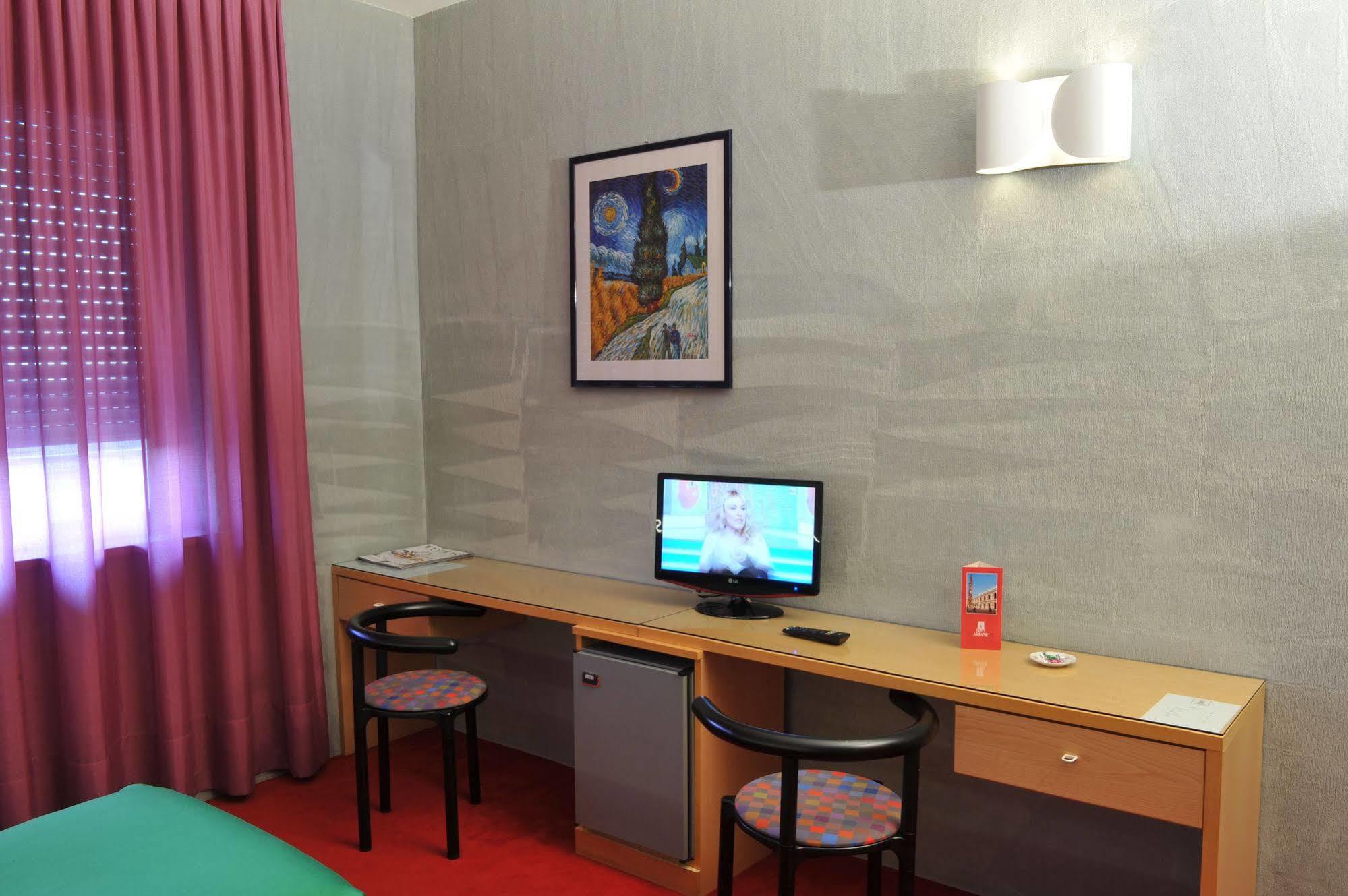 Hotel Ariane Тиене Екстериор снимка