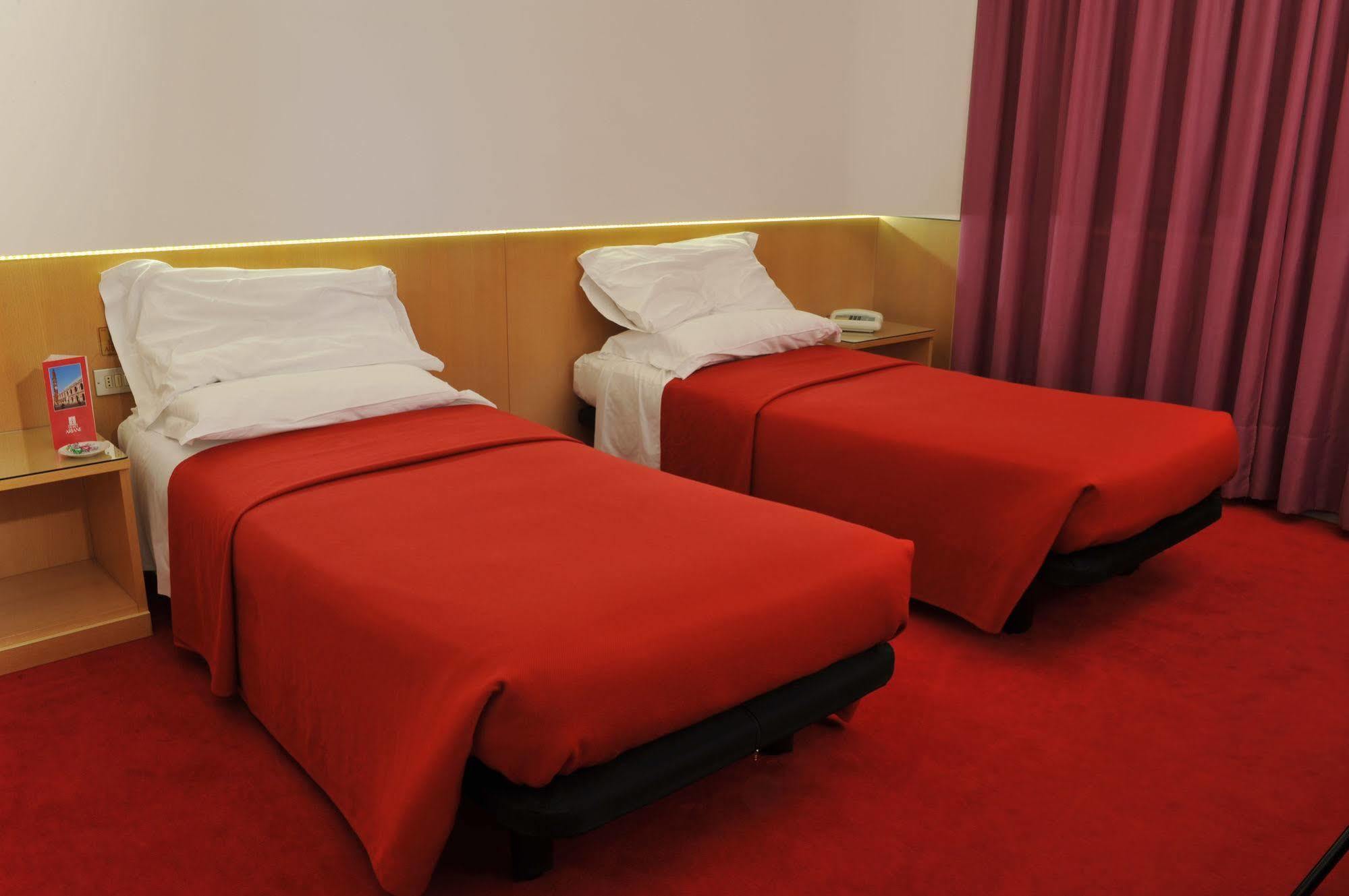 Hotel Ariane Тиене Екстериор снимка
