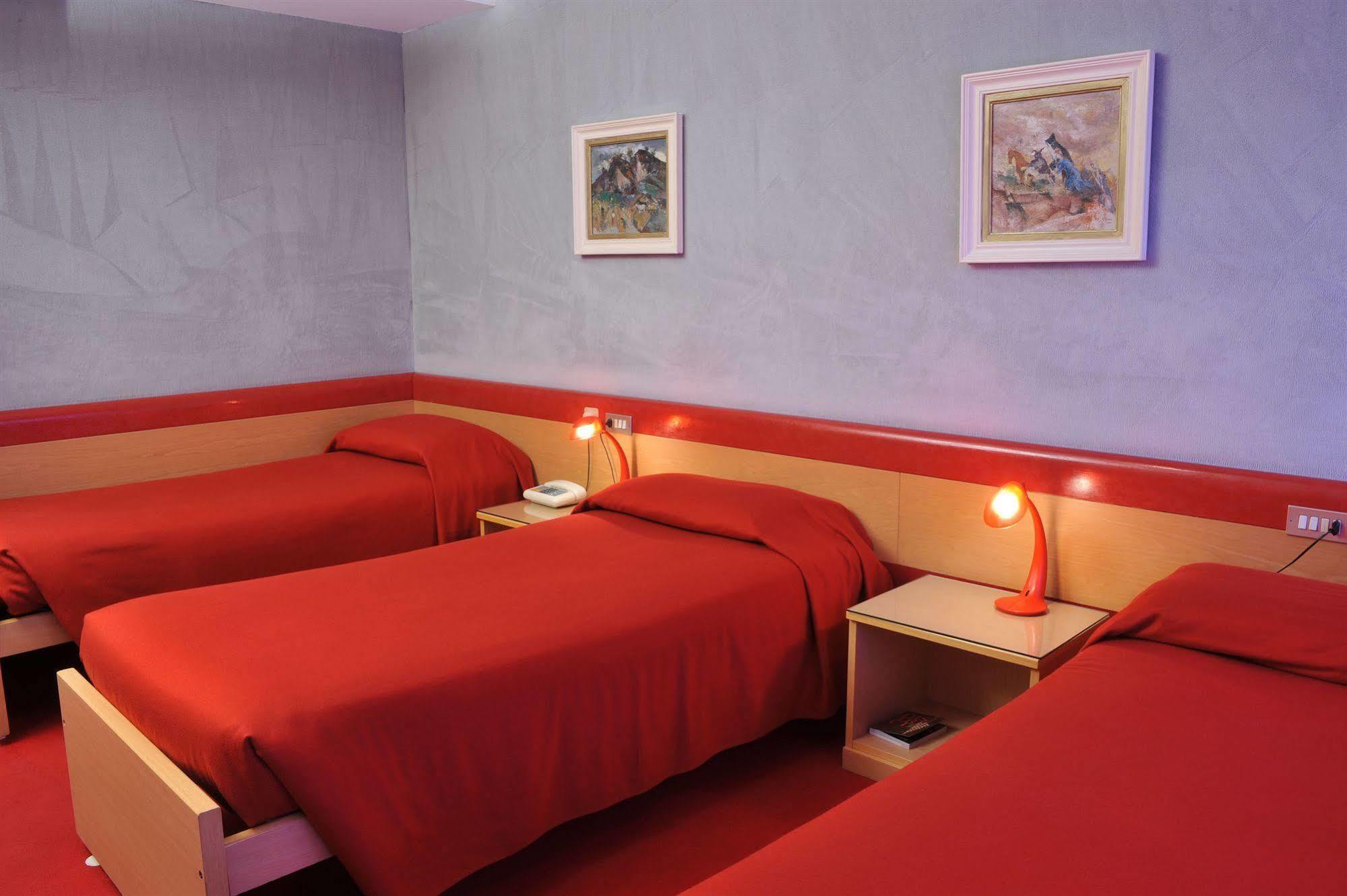 Hotel Ariane Тиене Екстериор снимка