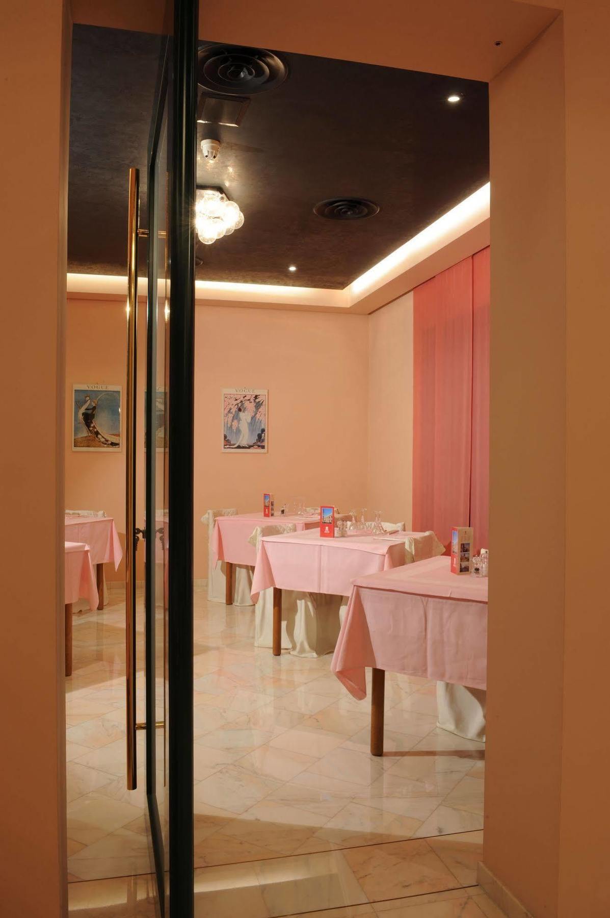 Hotel Ariane Тиене Екстериор снимка