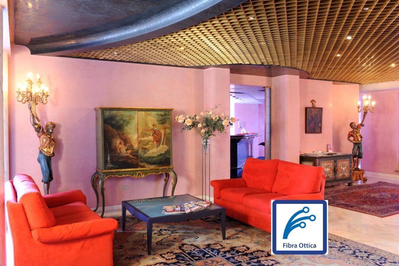 Hotel Ariane Тиене Екстериор снимка